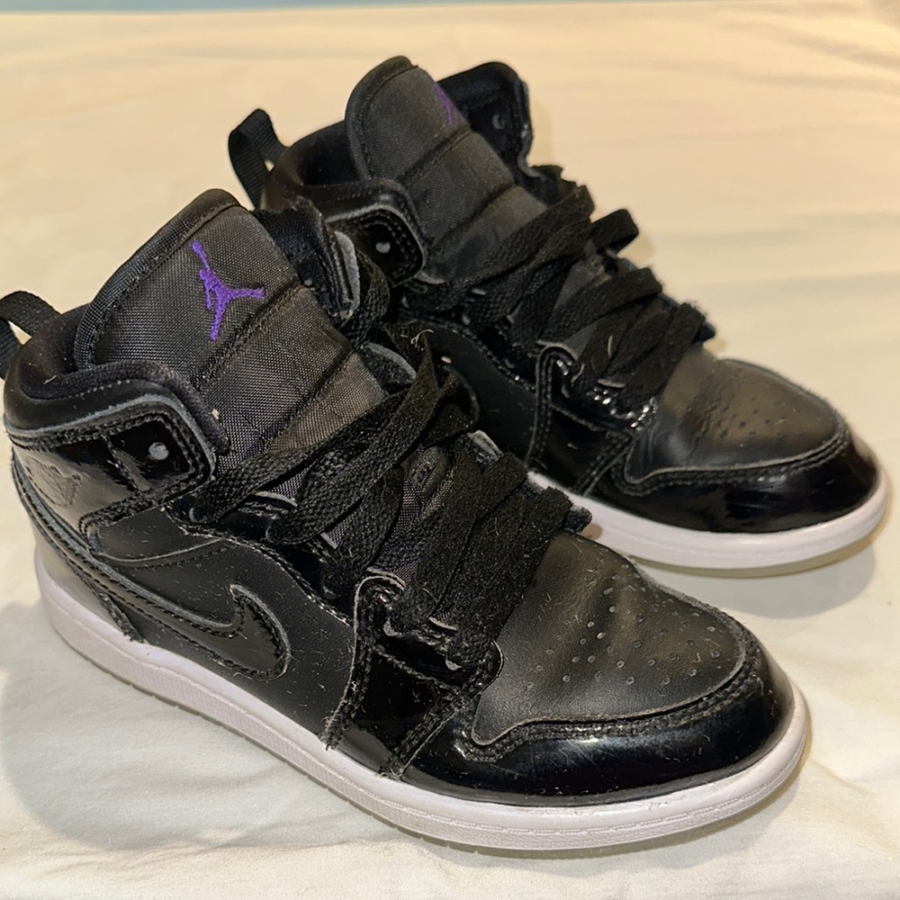 Jordan 1 mid little kids shoes